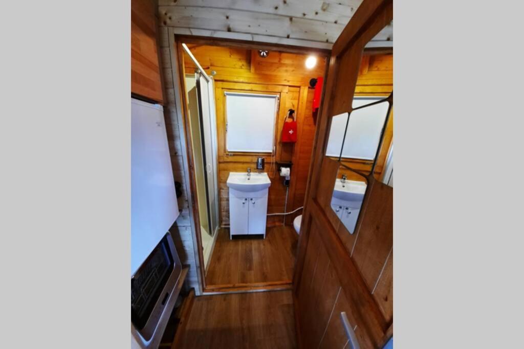 Autarkes Tiny House Mit Rheinblick Daire Rumikon Dış mekan fotoğraf